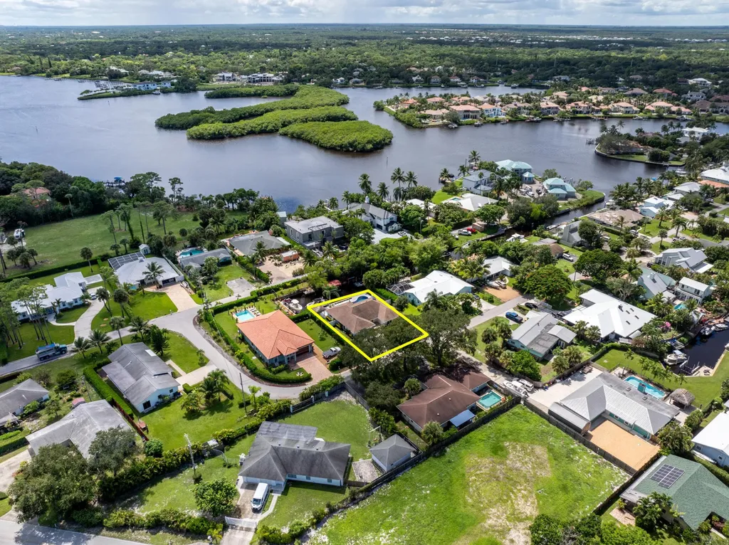 9524 SE Cove Point Street Jupiter FL 33469