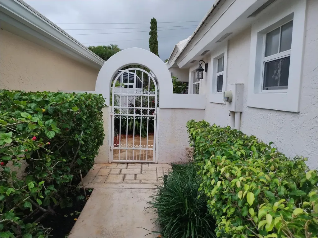 906 Dickens Place West Palm Beach FL 33411