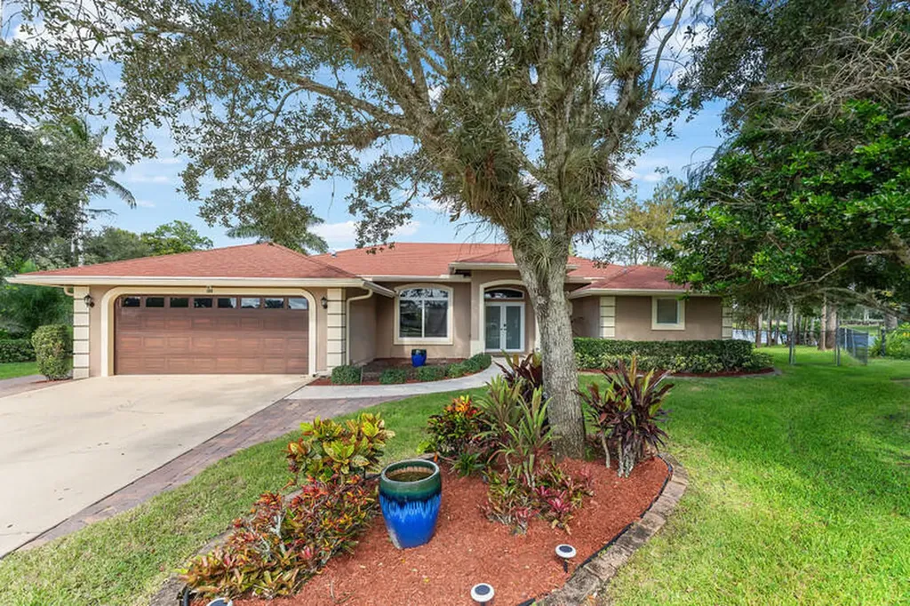 100 Royal Court Royal Palm Beach FL 33411