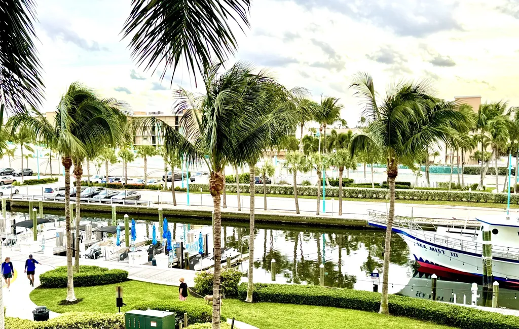 625 Casa Loma Boulevard Boynton Beach FL 33435