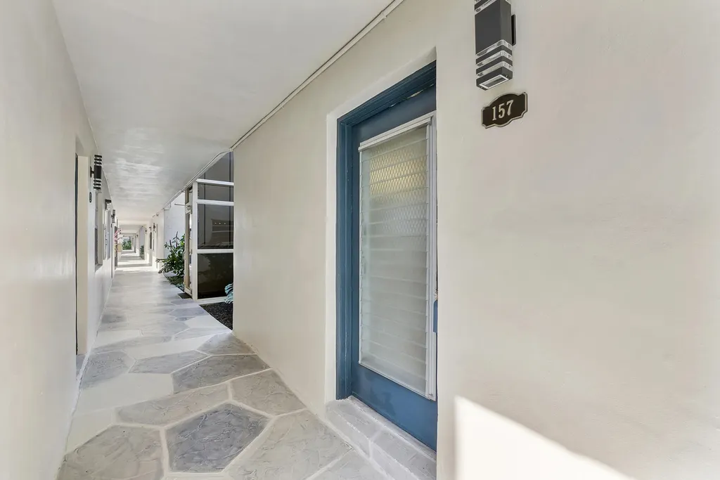 157 Flanders D Delray Beach FL 33484