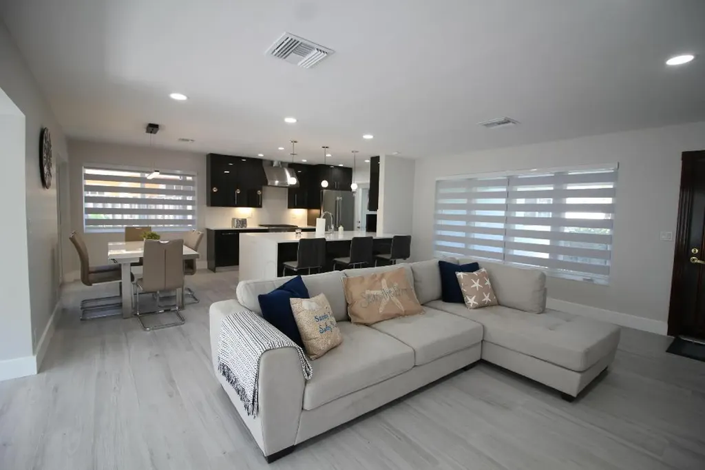 2548 SE 14th Street E Pompano Beach FL 33062