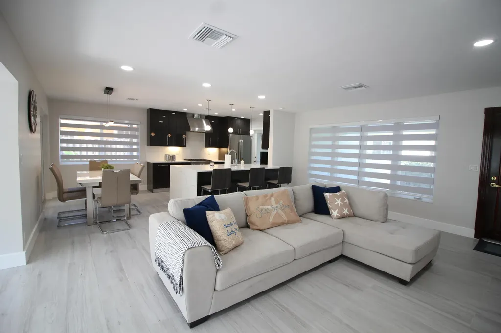 2548 SE 14th Street E Pompano Beach FL 33062