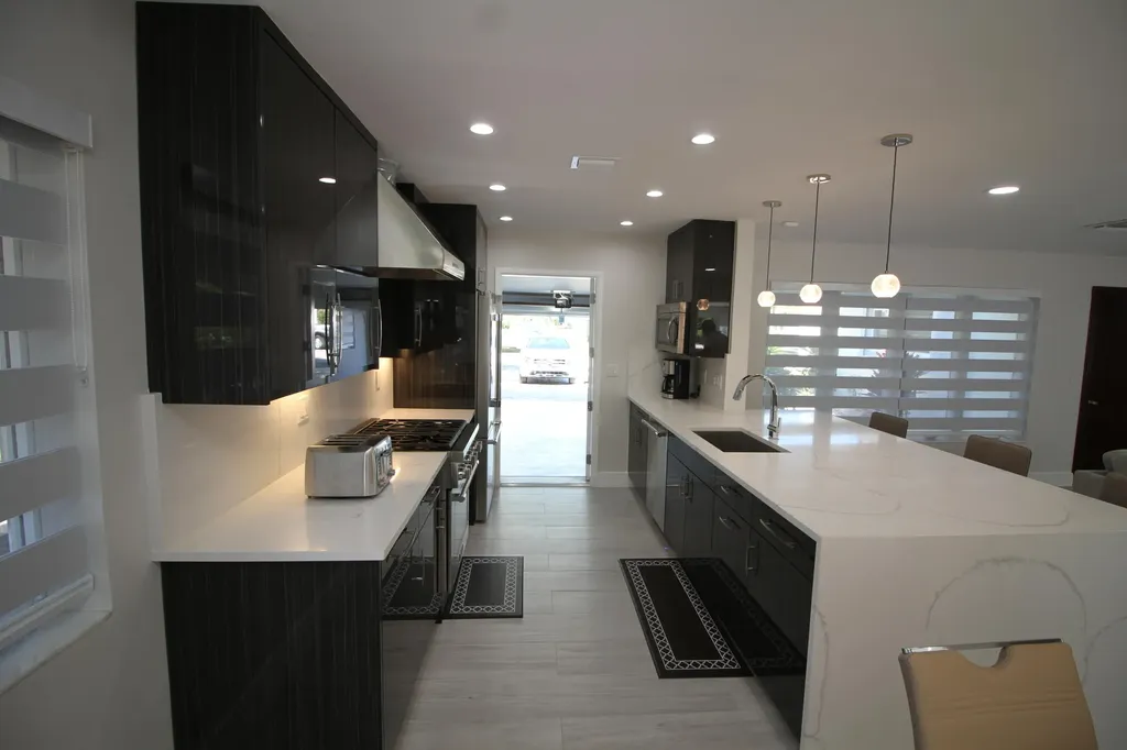 2548 SE 14th Street E Pompano Beach FL 33062
