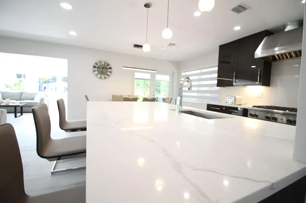 2548 SE 14th Street E Pompano Beach FL 33062