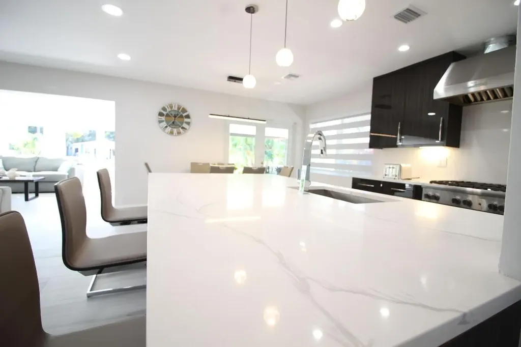 2548 SE 14th Street E Pompano Beach FL 33062