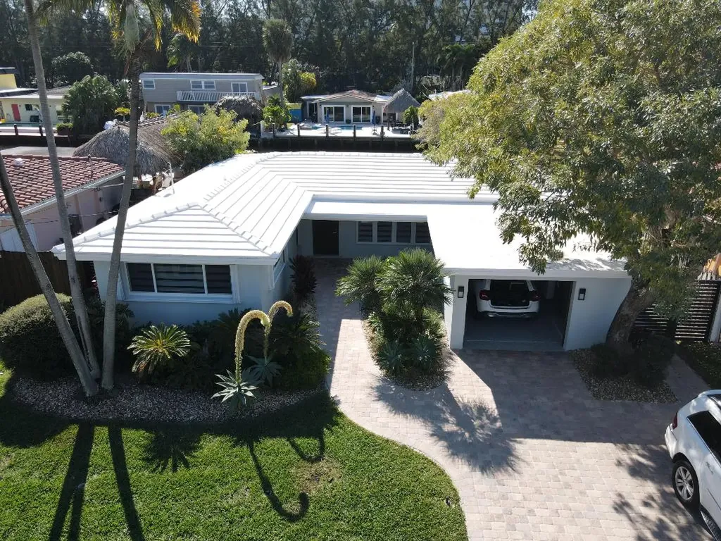 2548 SE 14th Street E Pompano Beach FL 33062