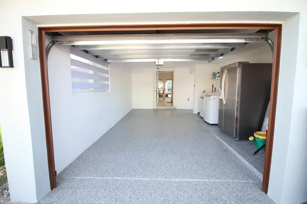 2548 SE 14th Street E Pompano Beach FL 33062