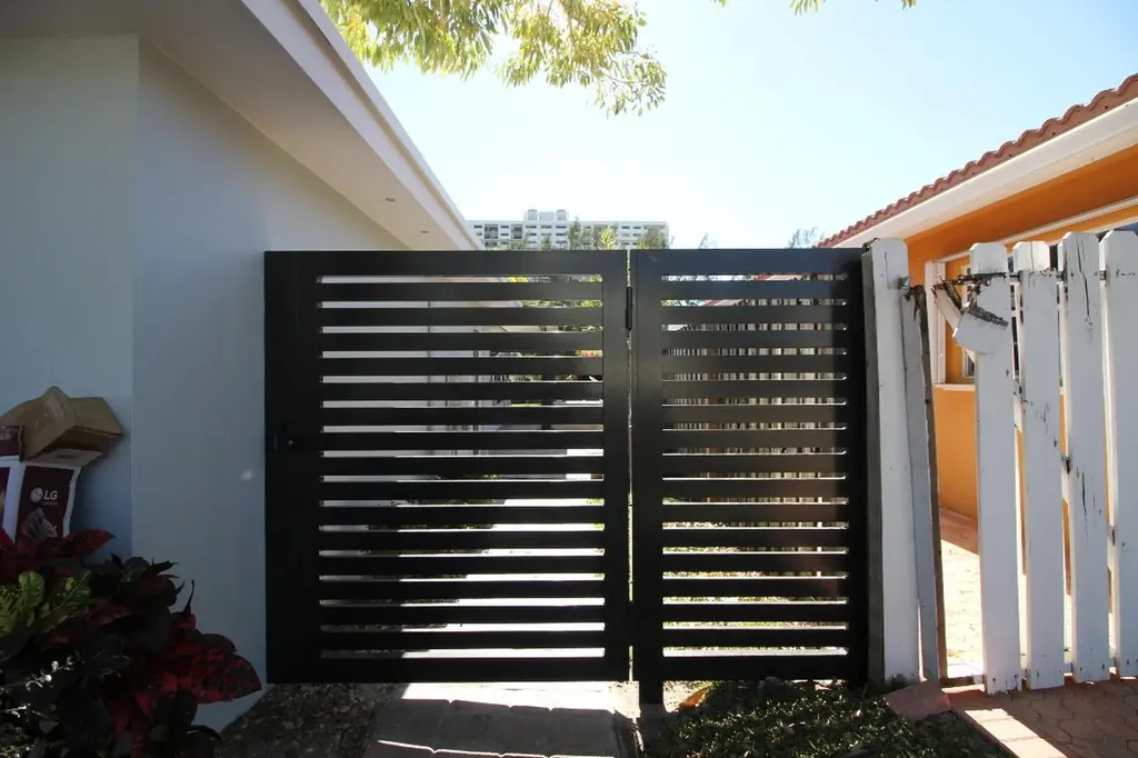2548 SE 14th Street E Pompano Beach FL 33062
