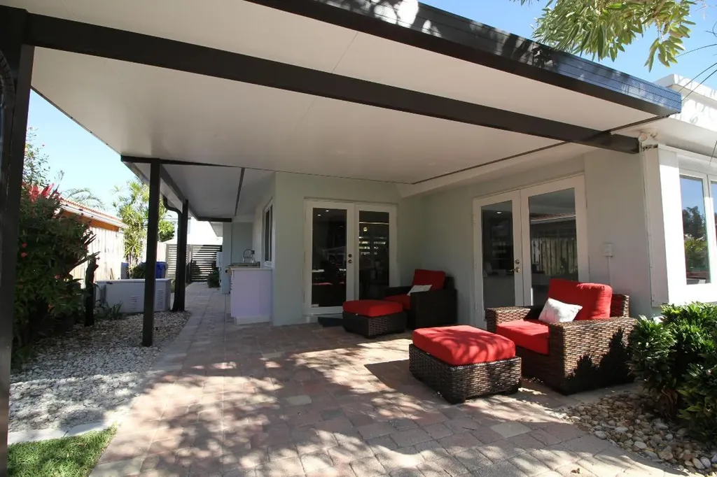 2548 SE 14th Street E Pompano Beach FL 33062