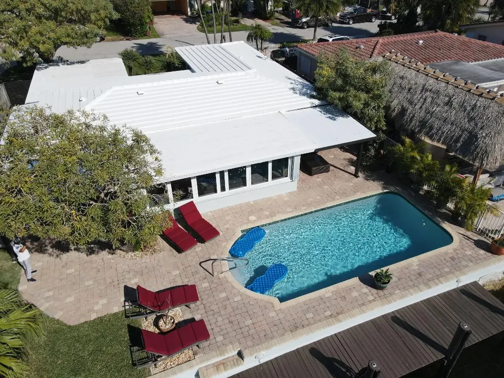 2548 SE 14th Street E Pompano Beach FL 33062
