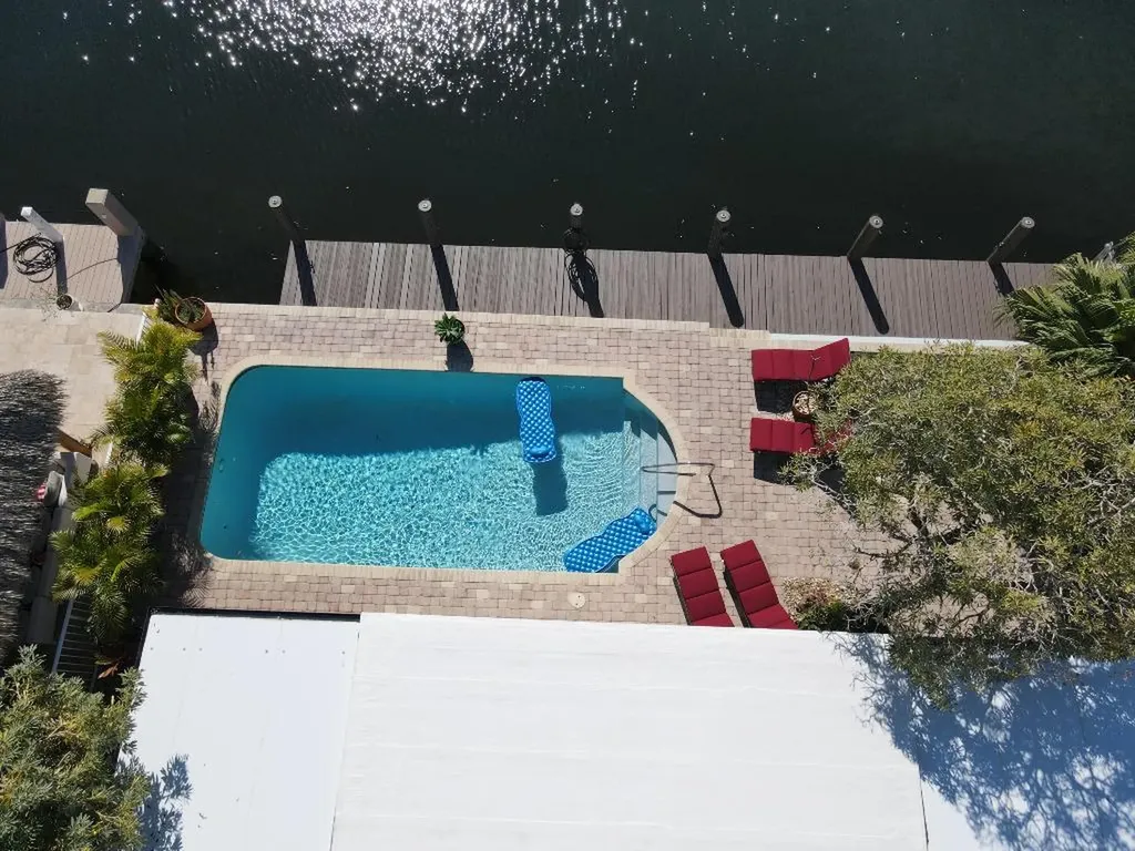 2548 SE 14th Street E Pompano Beach FL 33062