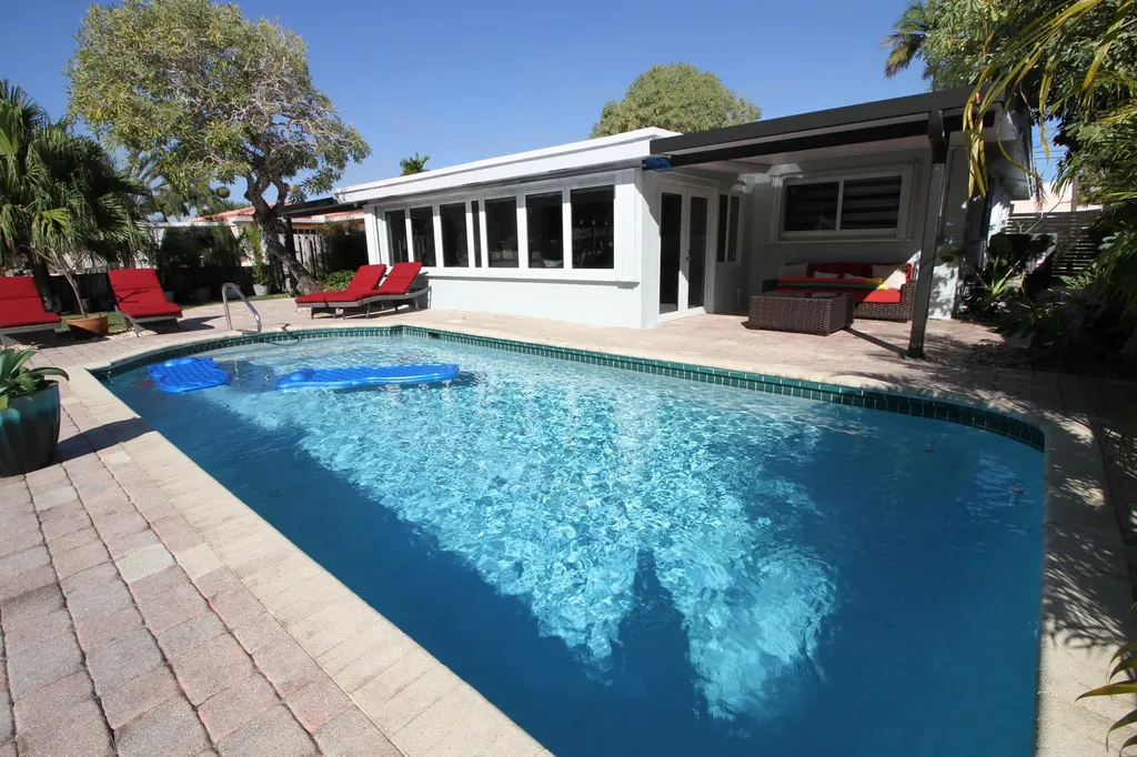 2548 SE 14th Street E Pompano Beach FL 33062