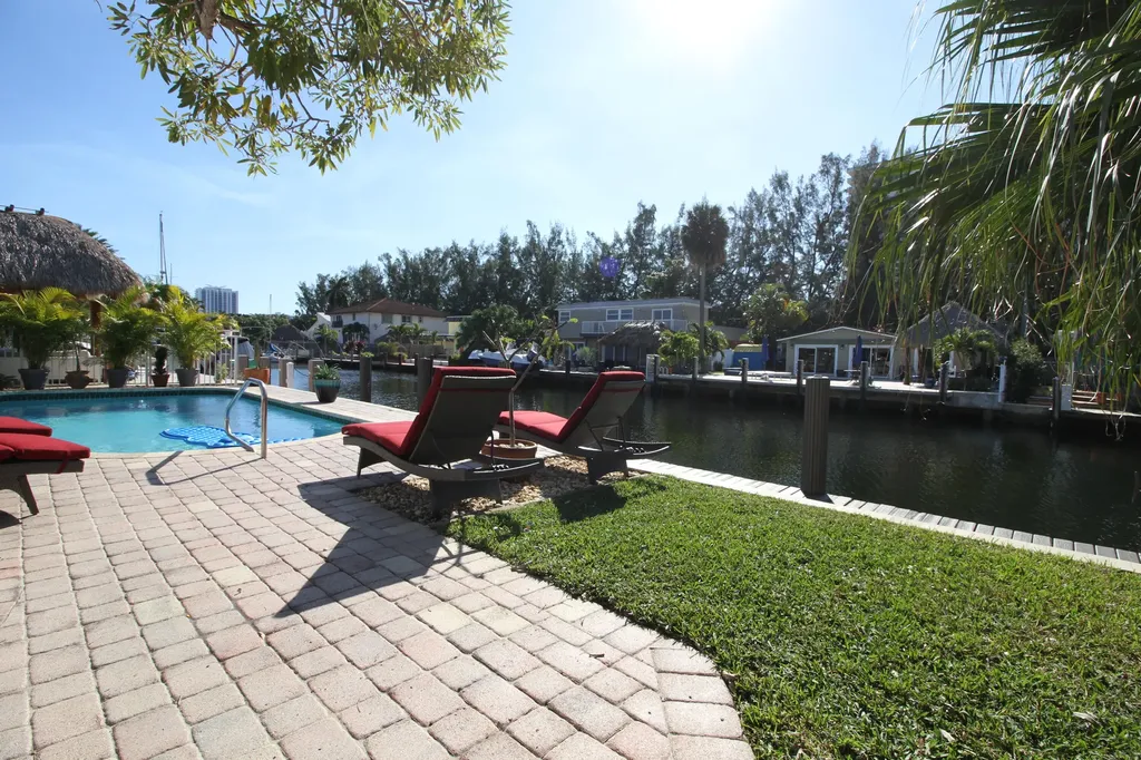 2548 SE 14th Street E Pompano Beach FL 33062