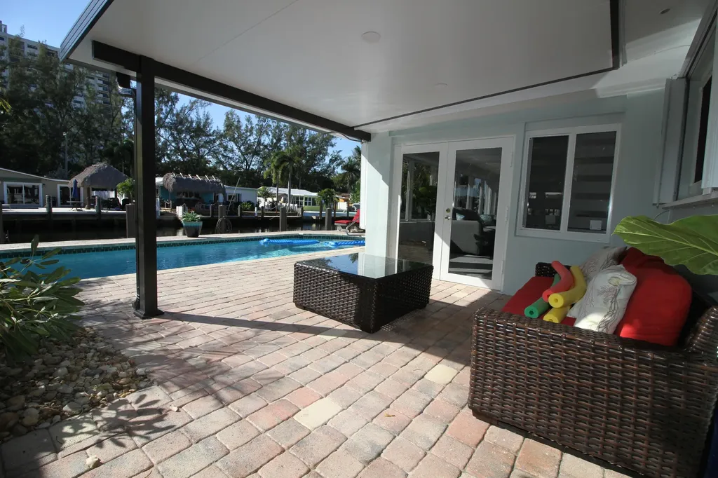 2548 SE 14th Street E Pompano Beach FL 33062