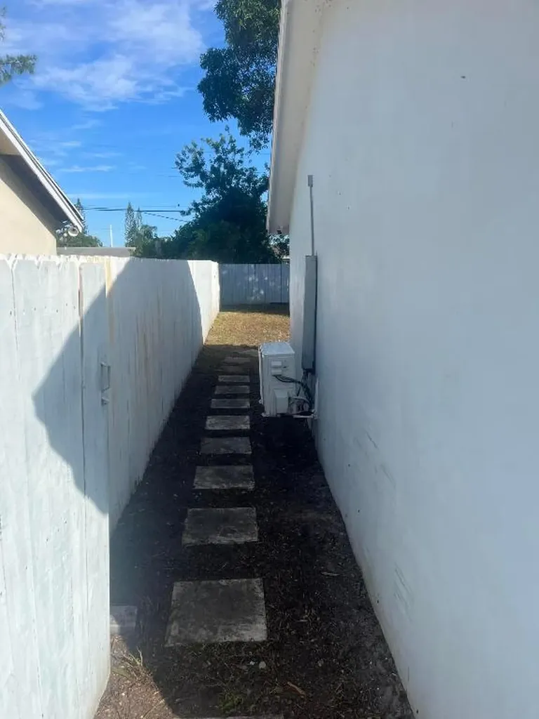 5706 Candlewood Avenue Mangonia Park FL 33407
