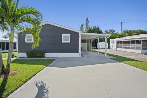 8328 SE Swan Avenue Hobe Sound FL 33455