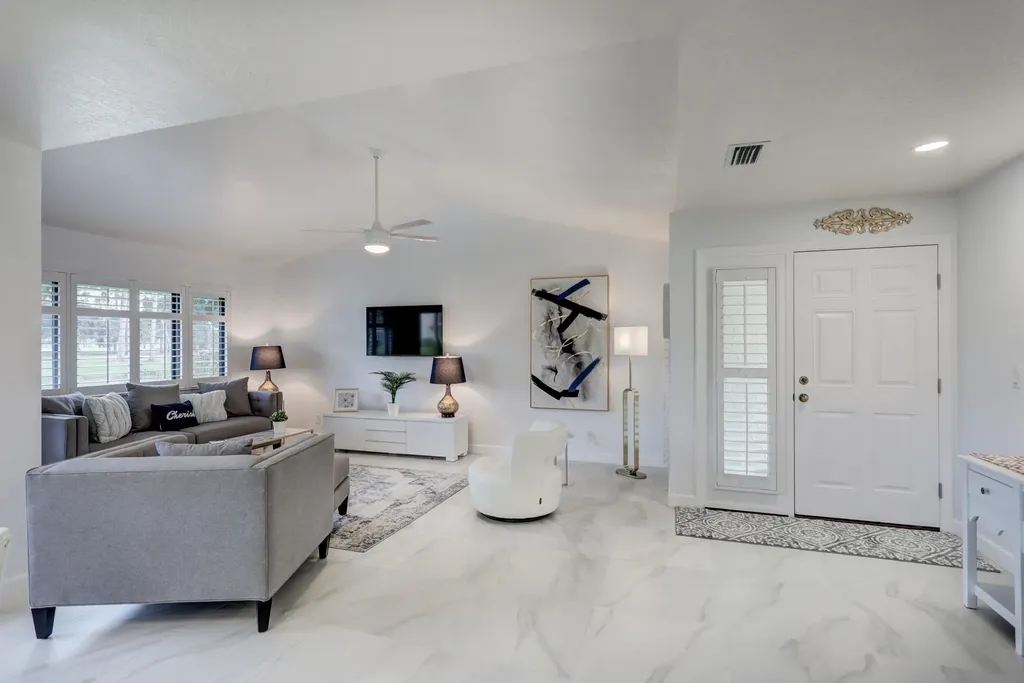 6 Lexington Lane E Palm Beach Gardens FL 33418