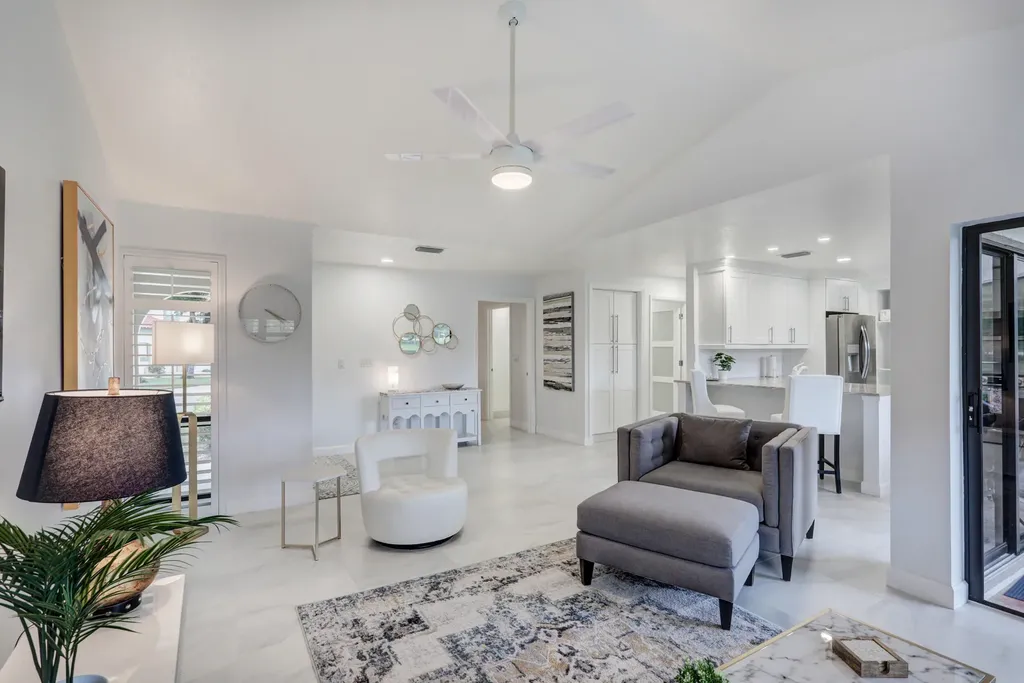6 Lexington Lane E Palm Beach Gardens FL 33418