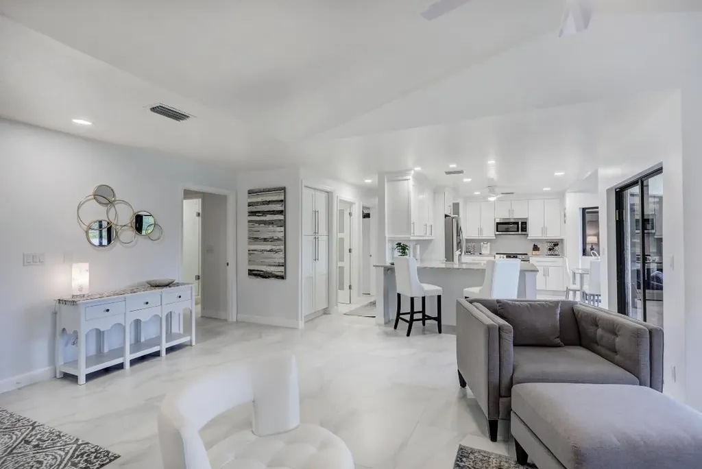 6 Lexington Lane E Palm Beach Gardens FL 33418