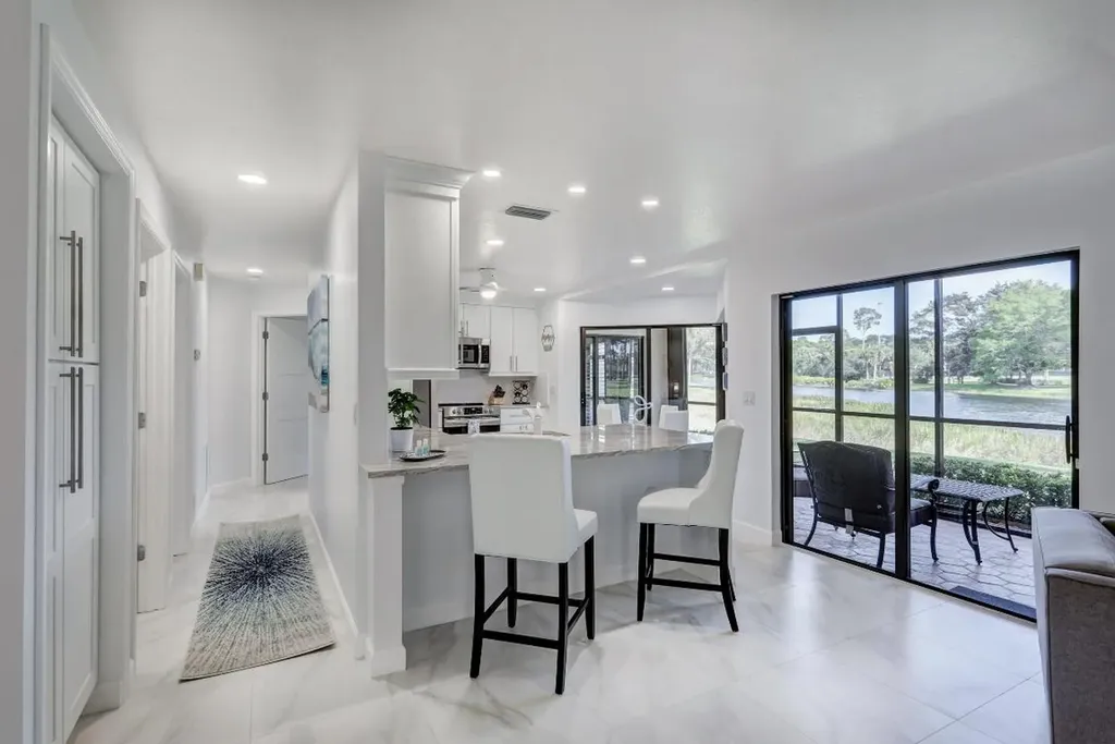 6 Lexington Lane E Palm Beach Gardens FL 33418