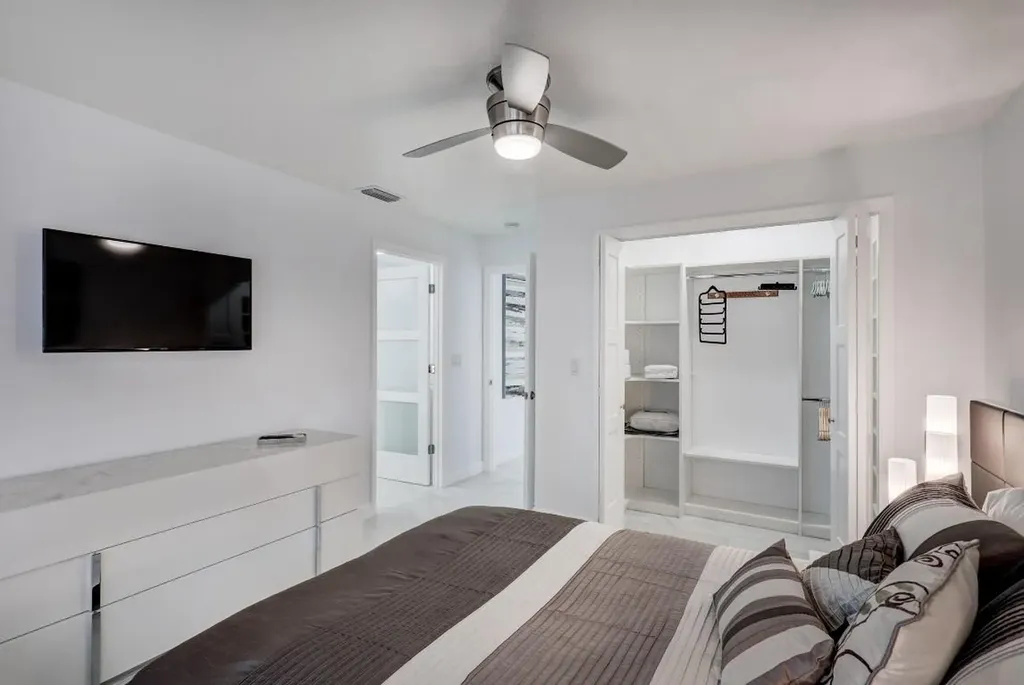 6 Lexington Lane E Palm Beach Gardens FL 33418