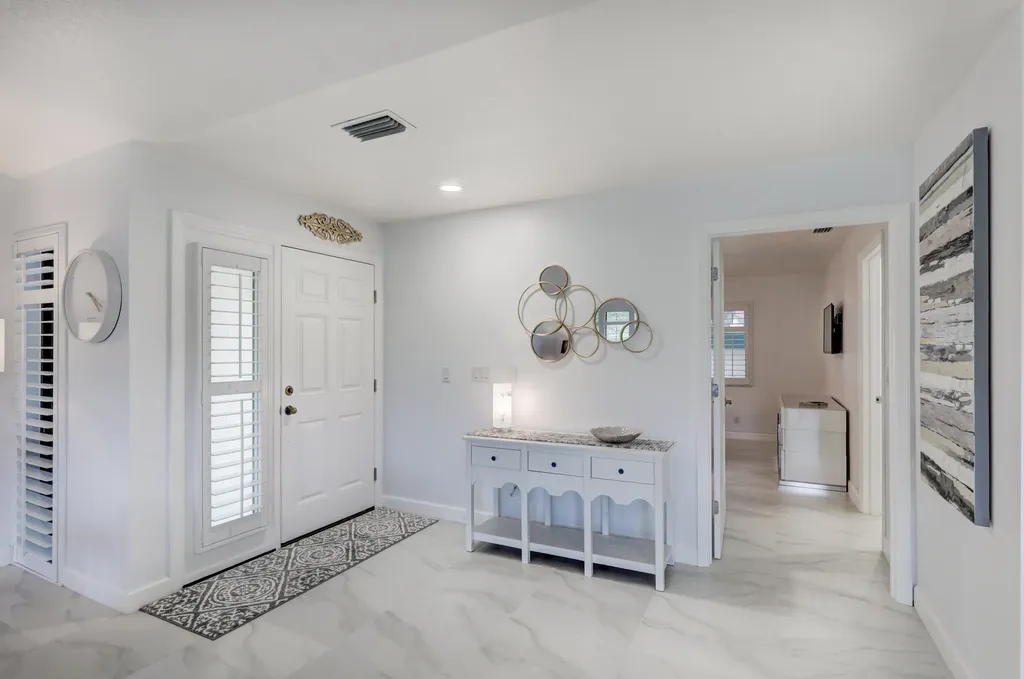 6 Lexington Lane E Palm Beach Gardens FL 33418