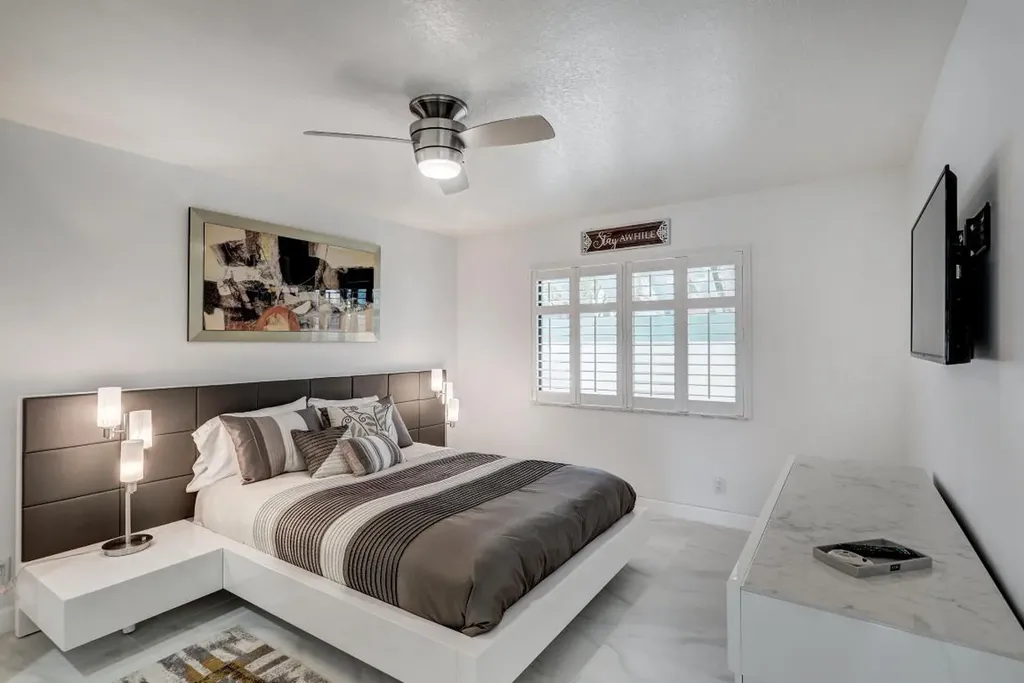 6 Lexington Lane E Palm Beach Gardens FL 33418