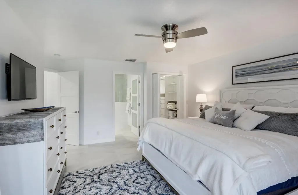 6 Lexington Lane E Palm Beach Gardens FL 33418