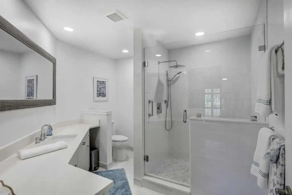 6 Lexington Lane E Palm Beach Gardens FL 33418