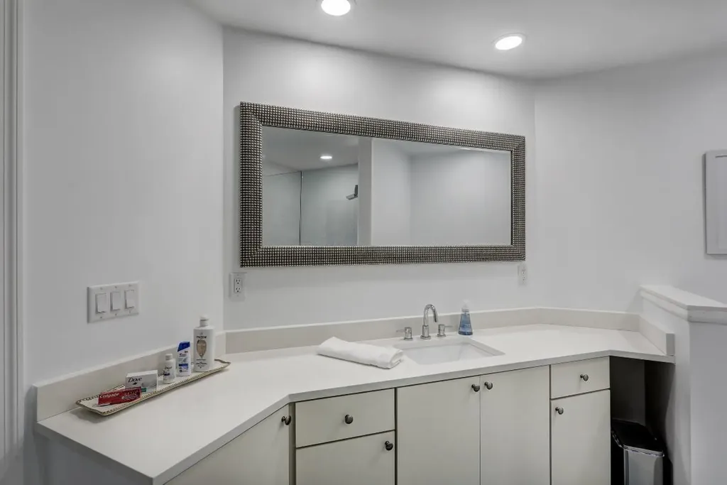 6 Lexington Lane E Palm Beach Gardens FL 33418
