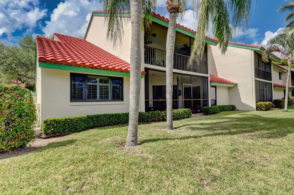 6 Lexington Lane E Palm Beach Gardens FL 33418