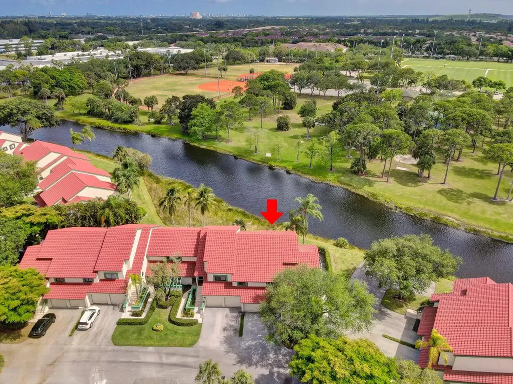 6 Lexington Lane E Palm Beach Gardens FL 33418