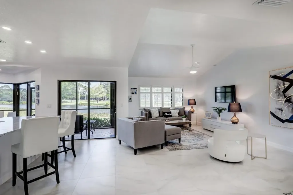 6 Lexington Lane E Palm Beach Gardens FL 33418