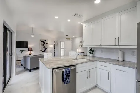 6 Lexington Lane E Palm Beach Gardens FL 33418