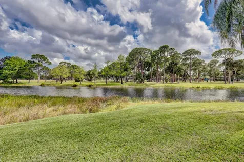 6 Lexington Lane E Palm Beach Gardens FL 33418