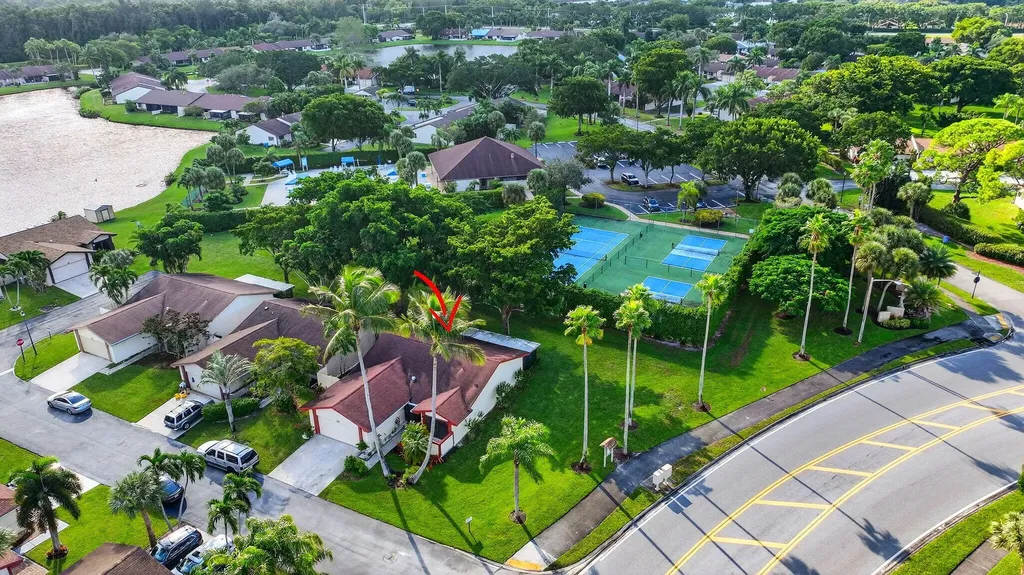 29 Fawlkland Circle Boynton Beach FL 33426