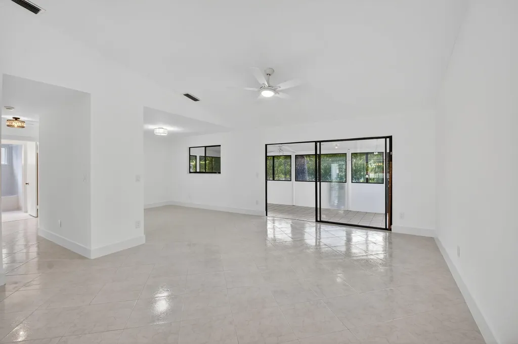 29 Fawlkland Circle Boynton Beach FL 33426