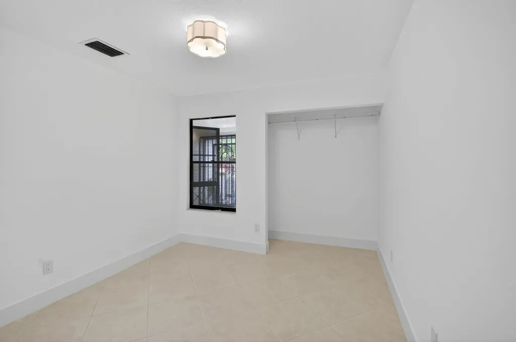 29 Fawlkland Circle Boynton Beach FL 33426