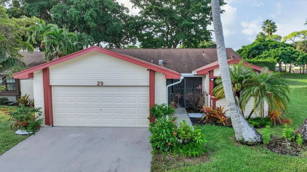 29 Fawlkland Circle Boynton Beach FL 33426