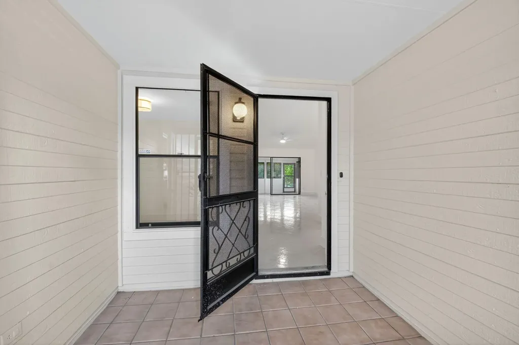 29 Fawlkland Circle Boynton Beach FL 33426