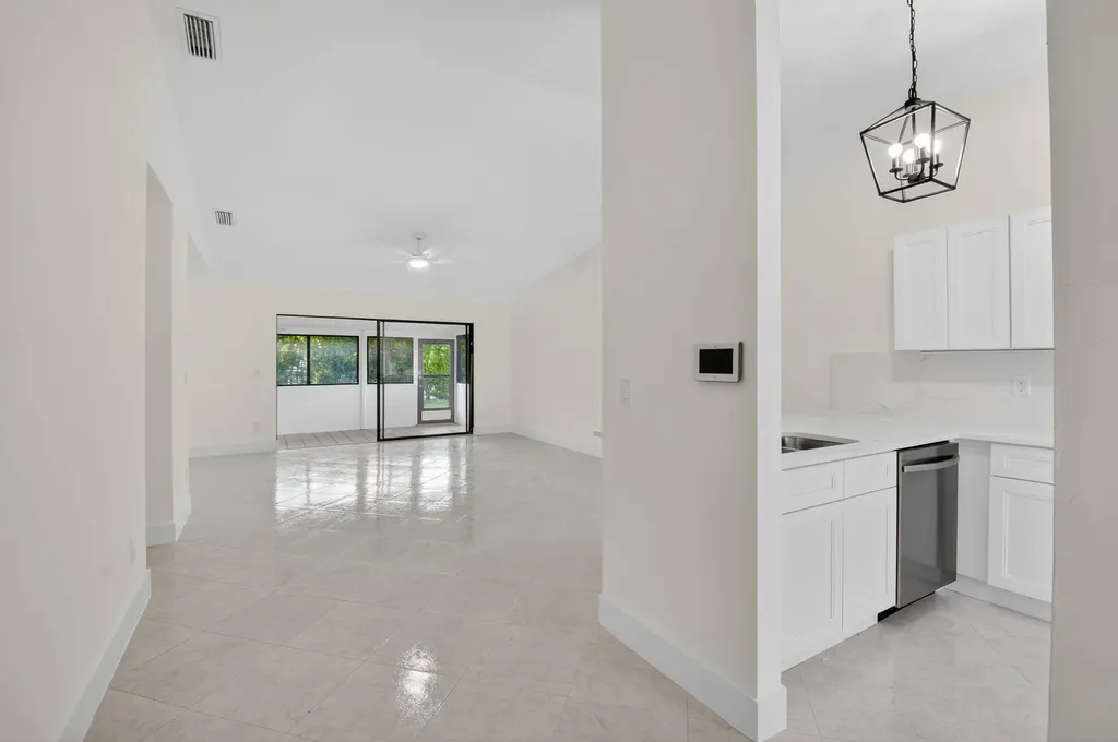 29 Fawlkland Circle Boynton Beach FL 33426