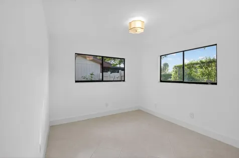29 Fawlkland Circle Boynton Beach FL 33426