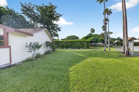 29 Fawlkland Circle Boynton Beach FL 33426