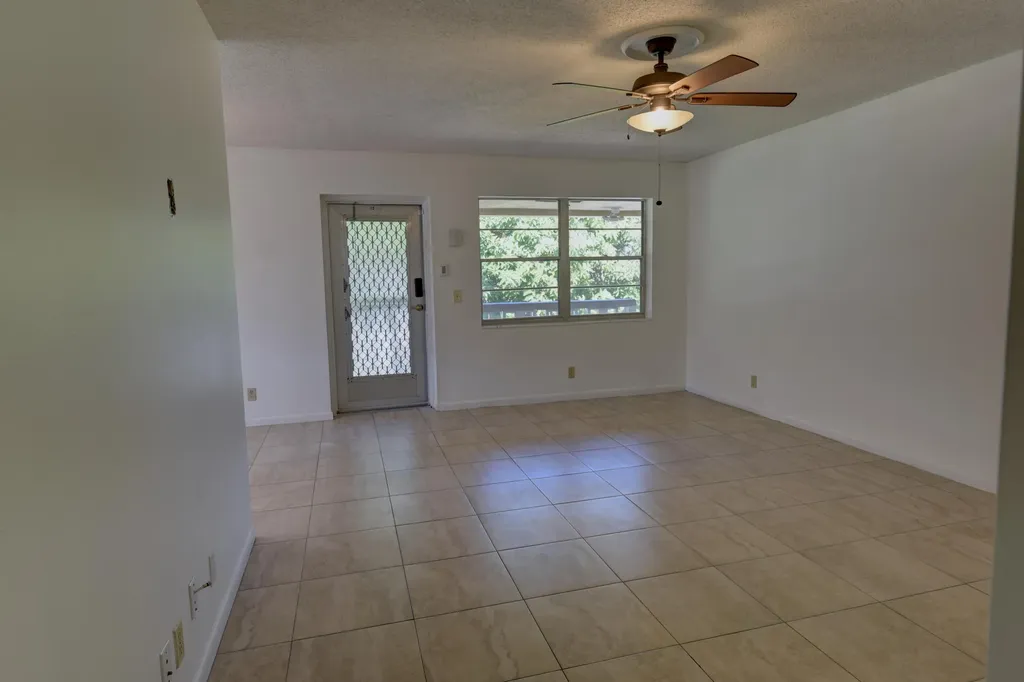 89 Canterbury D West Palm Beach FL 33417