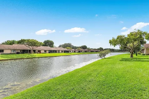 8282 Springlake Drive Boca Raton FL 33496