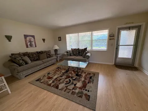 113 Waltham E West Palm Beach FL 33417