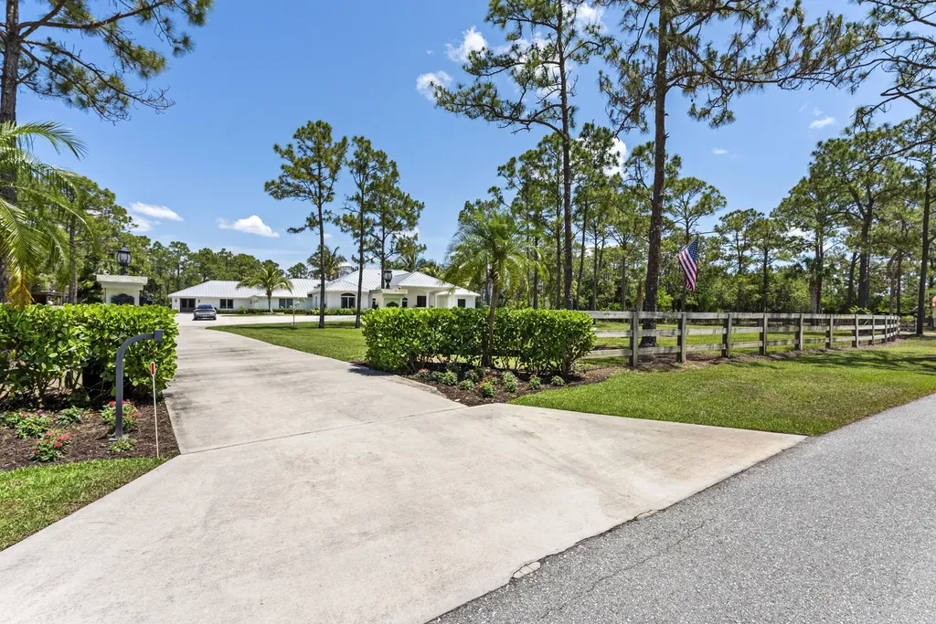 14819 Broken Arrow Place Palm Beach Gardens FL 33418