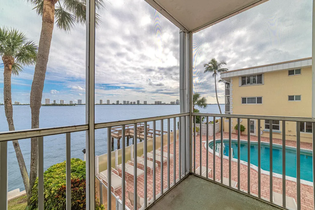 101 Doolen Court North Palm Beach FL 33408