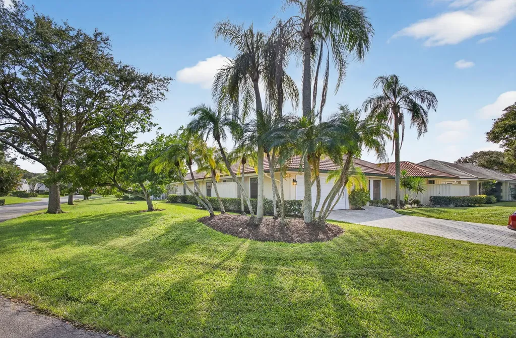 13 Saint Giles Road Palm Beach Gardens FL 33418